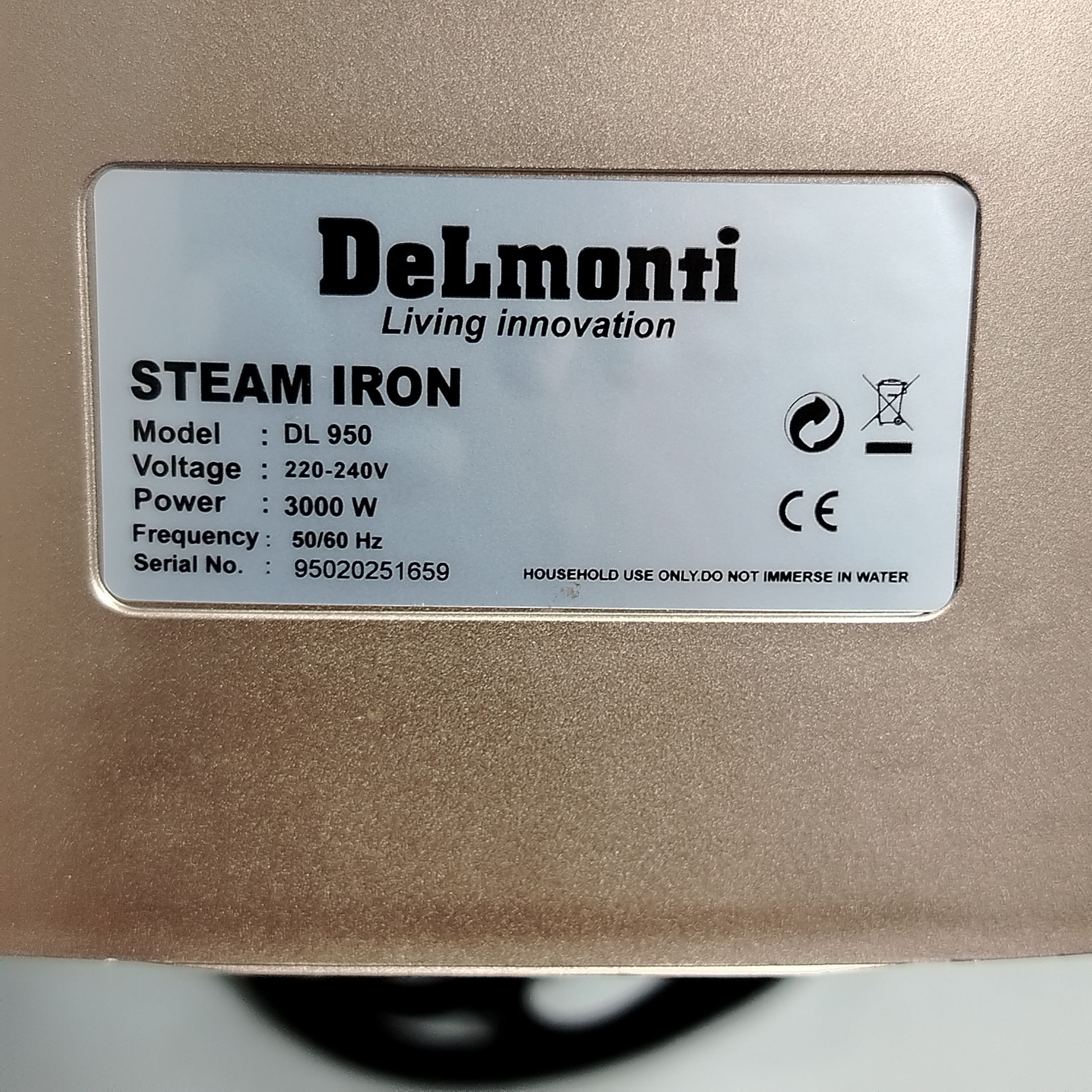 اتو بخار 3000 وات DELMONTI دلمونتی مدل 950 با ضمانت 18 ماهه ارسال رایگان