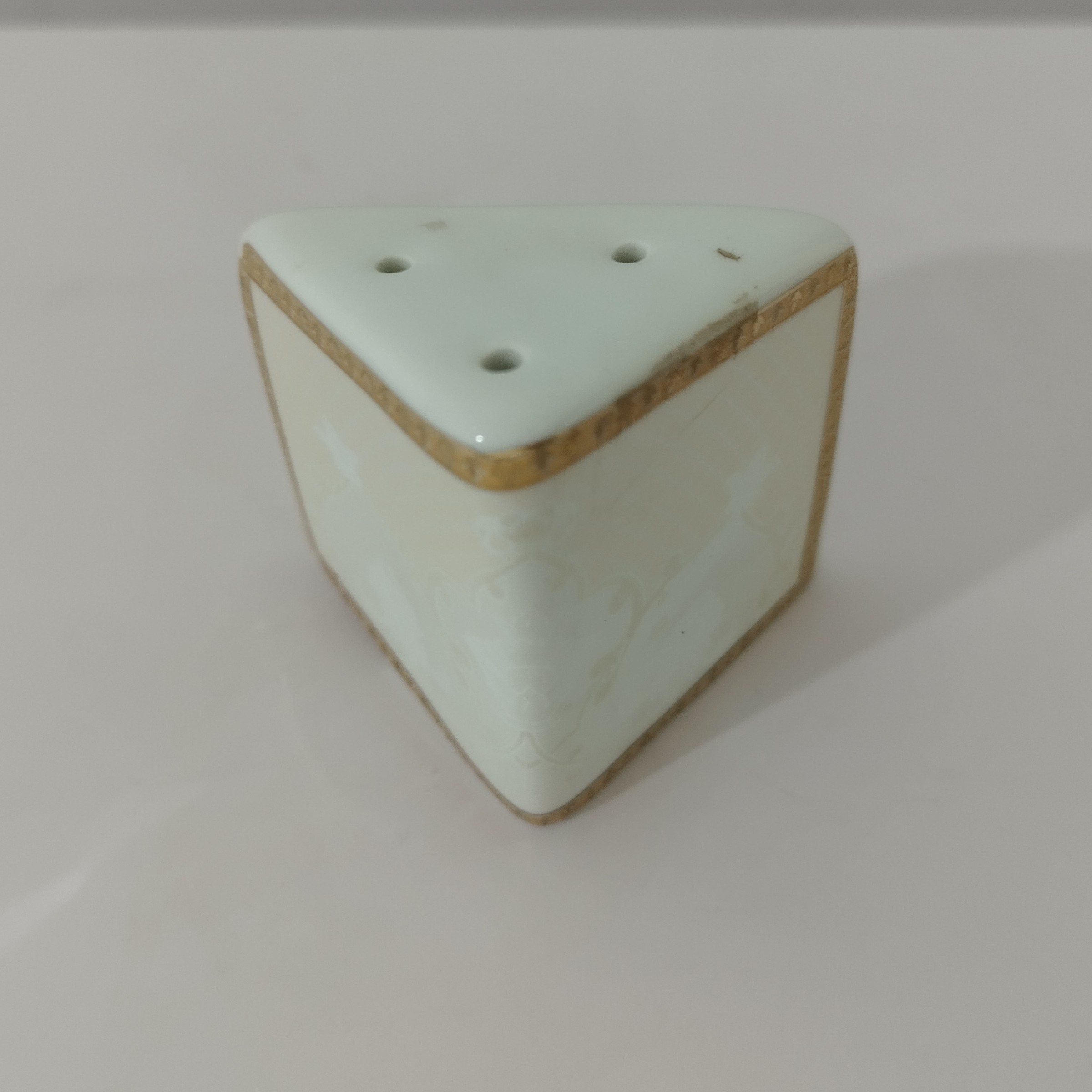 نمک پاش چینی پردیس طرح کاژین طلایی 1 عددی