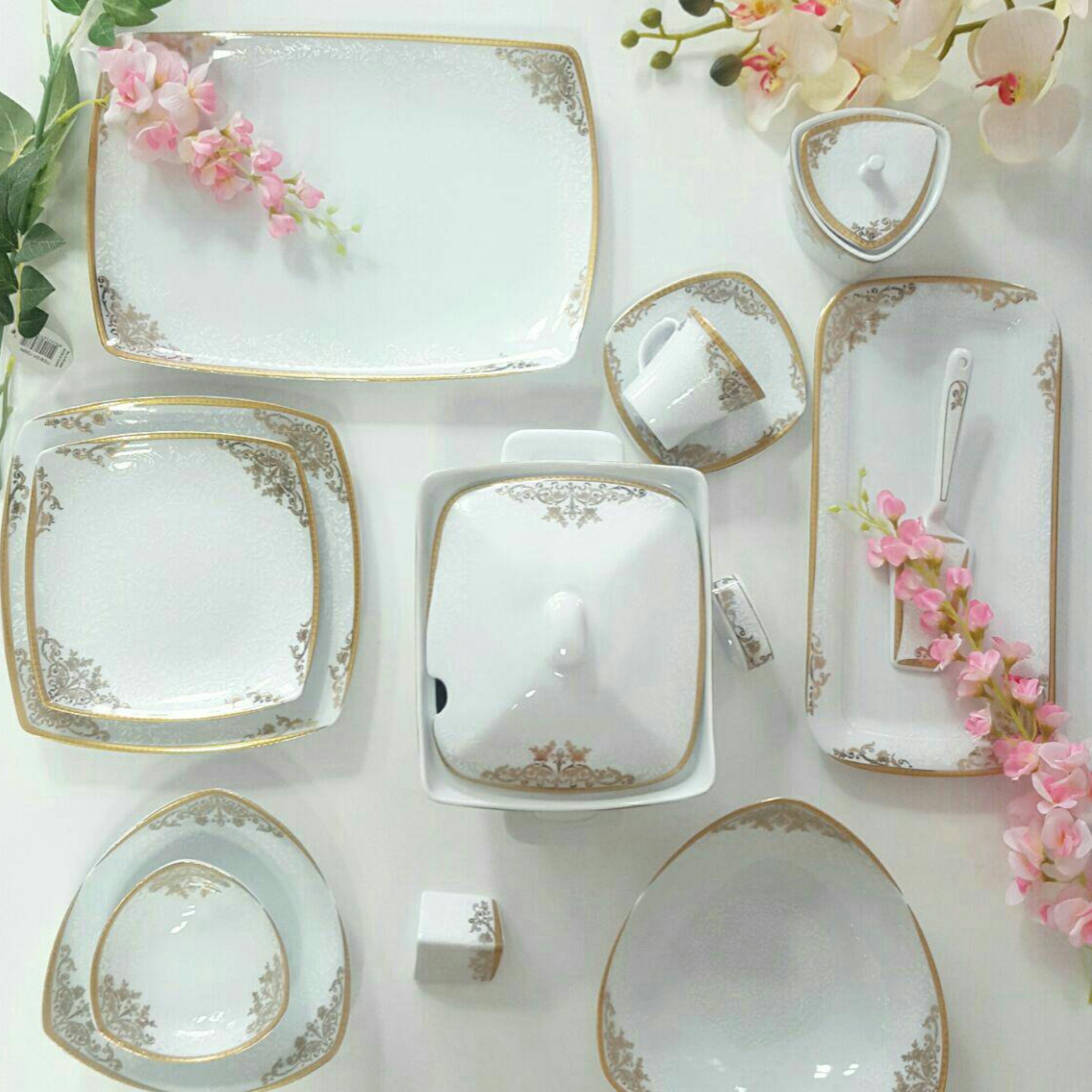 سرویس 105 پارچه 12 نفره آوا چینی پردیس