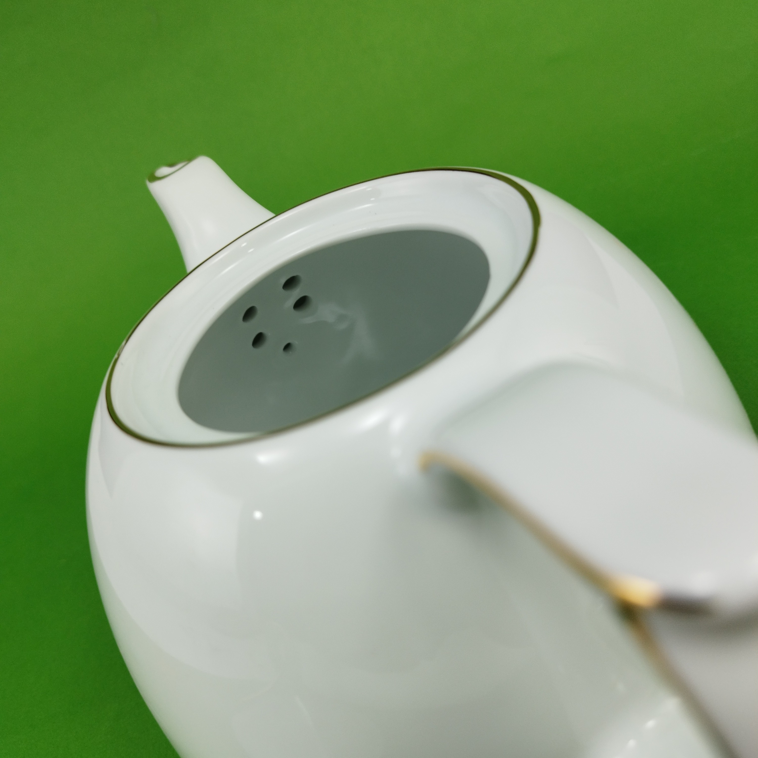 قوری چینی لورین مدل پرشیا خط طلا ارسال رایگان