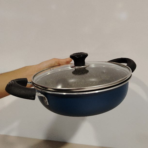 تابه دو دسته سایز 24 سرمه ای گل سرخ با ارسال رایگان