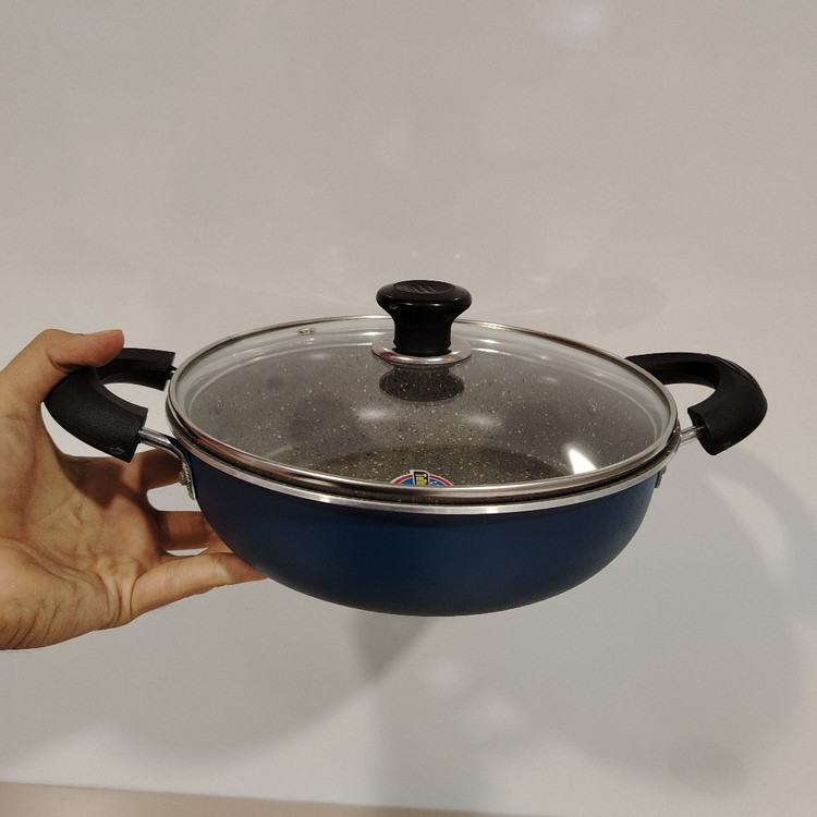 تابه دو دسته سایز 24 سرمه ای گل سرخ با ارسال رایگان